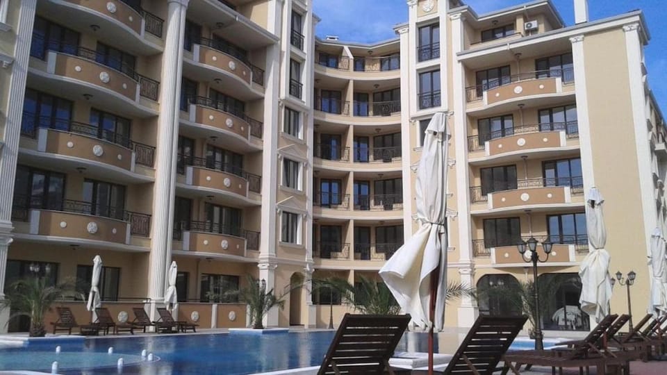Patio, Pool view, Swimming pool