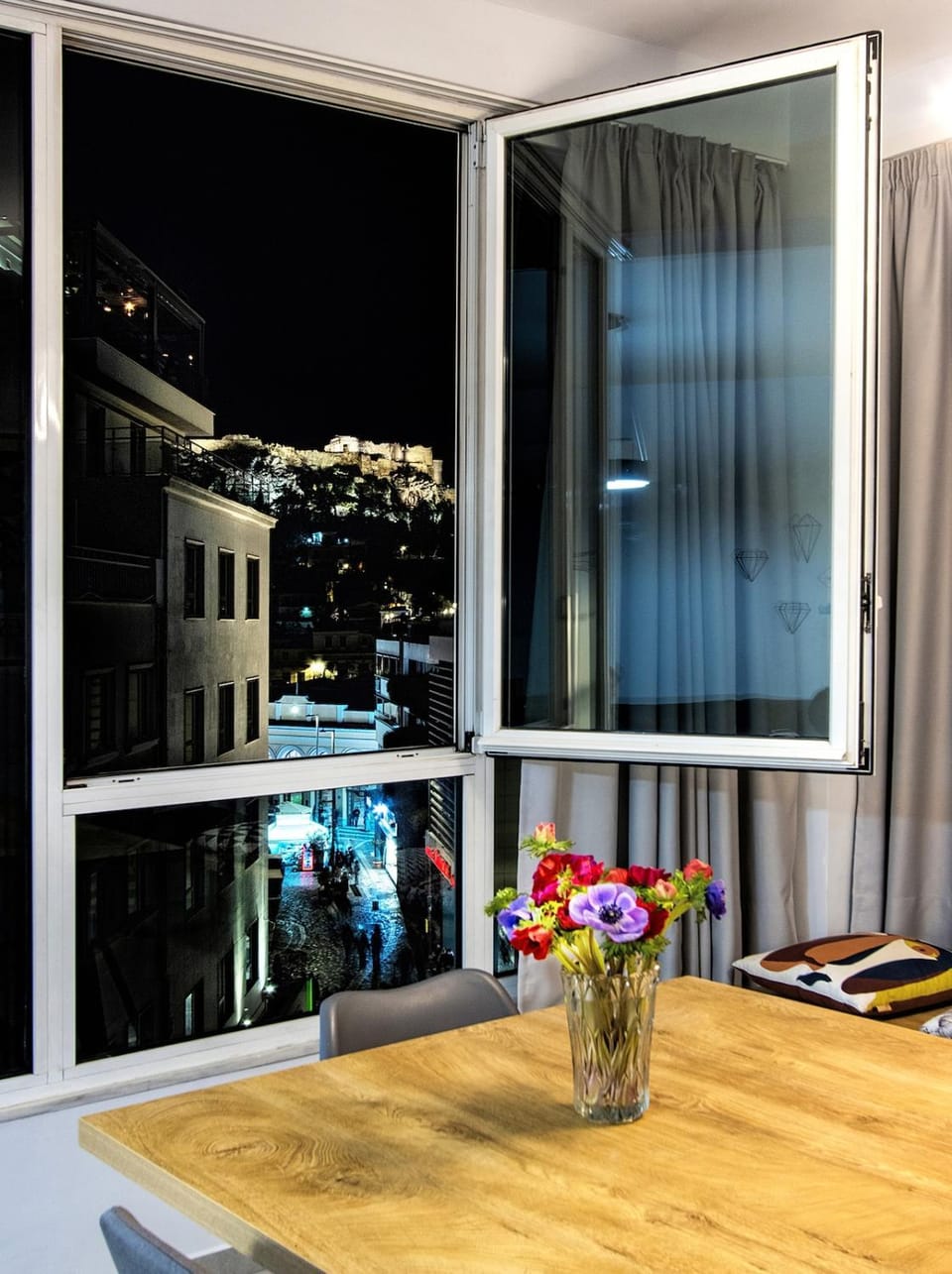 Night, View (from property/room), Dining area, City view