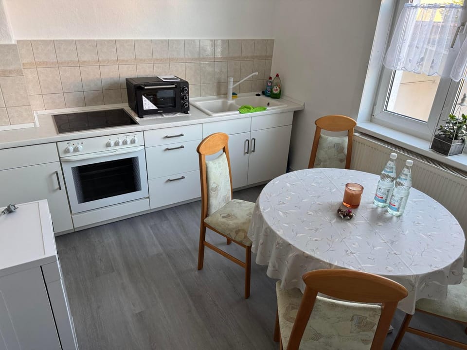 Kitchen or kitchenette, Dining area, dishwasher, oven, stove