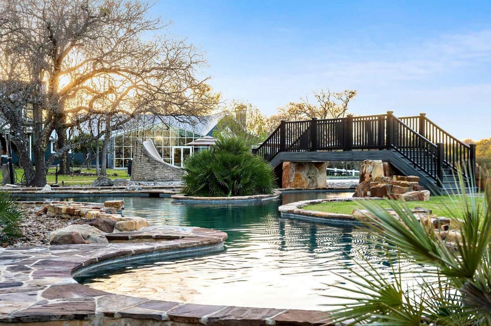 Lazy River Ranch - Events - Fire Pit - Hot Tub - Billiards House in Rio Grande