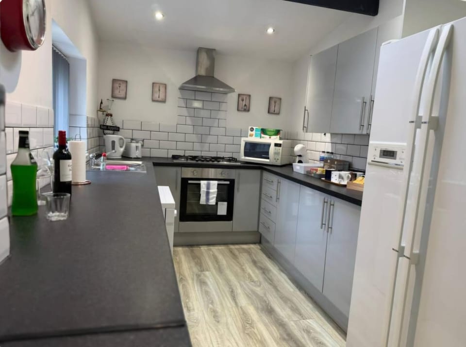 Kitchen or kitchenette, dishwasher, oven, pet friendly, stove, toaster