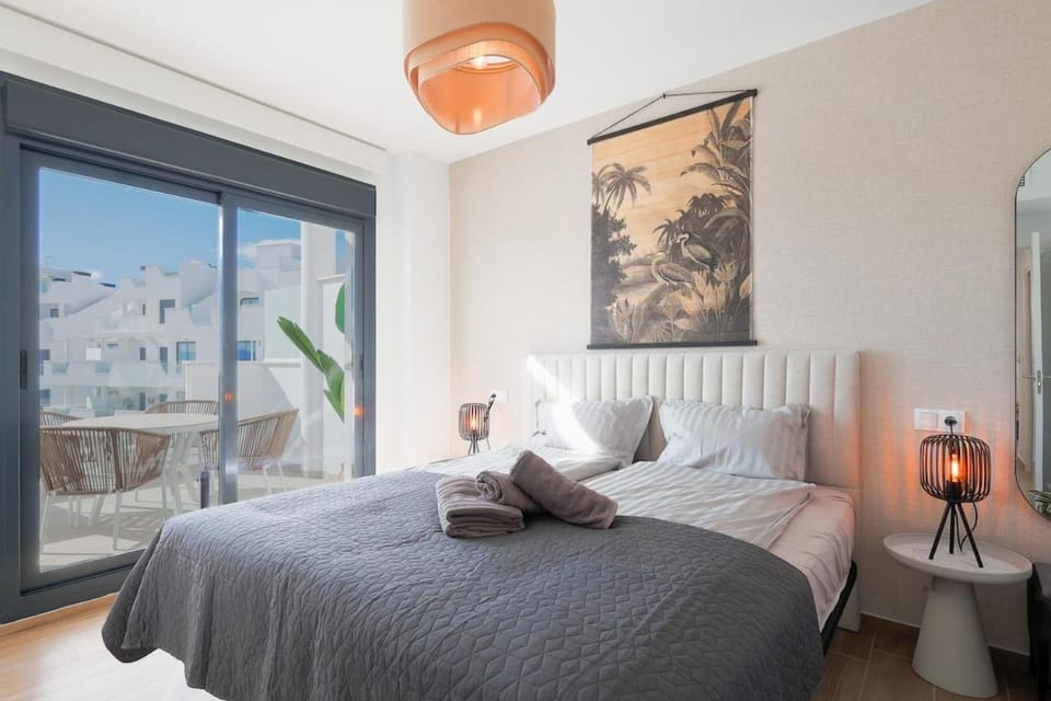 Bed, Bedroom, towels