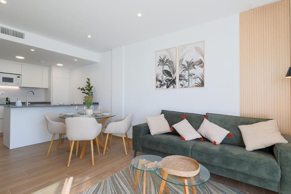 Kitchen or kitchenette, Seating area, Dining area