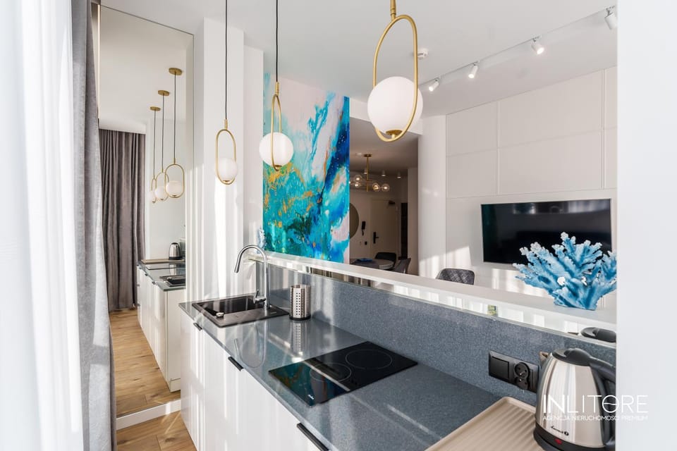 Coffee/tea facilities, Kitchen or kitchenette, stove