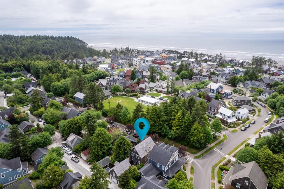 Neighbourhood, Natural landscape, Bird's eye view, Sea view, Location