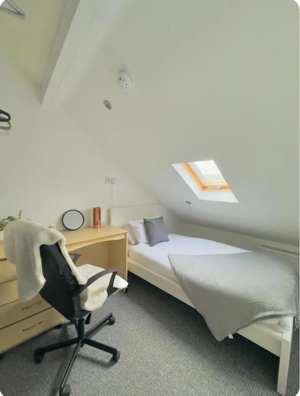 Bed, Photo of the whole room, Bedroom, hair dresser