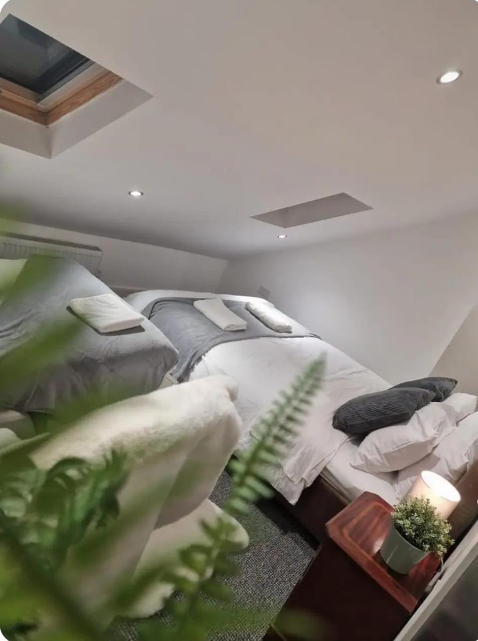 Bed, Photo of the whole room, Seating area, Bedroom
