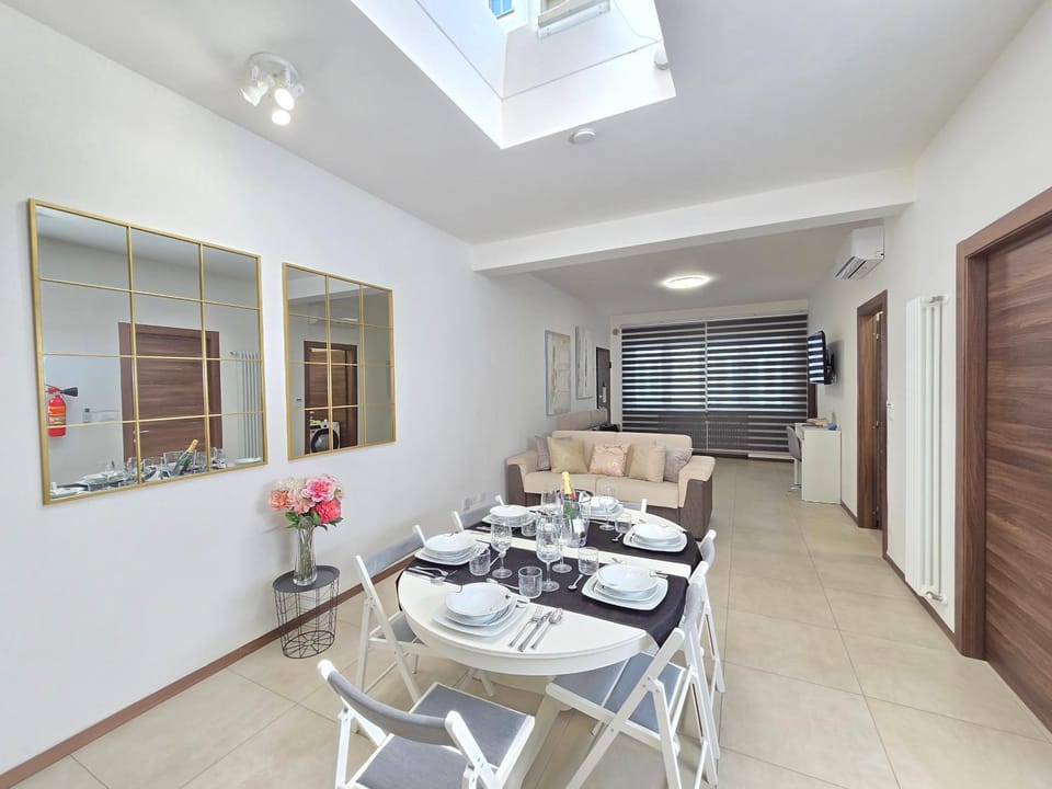 Living room, Seating area, Dining area