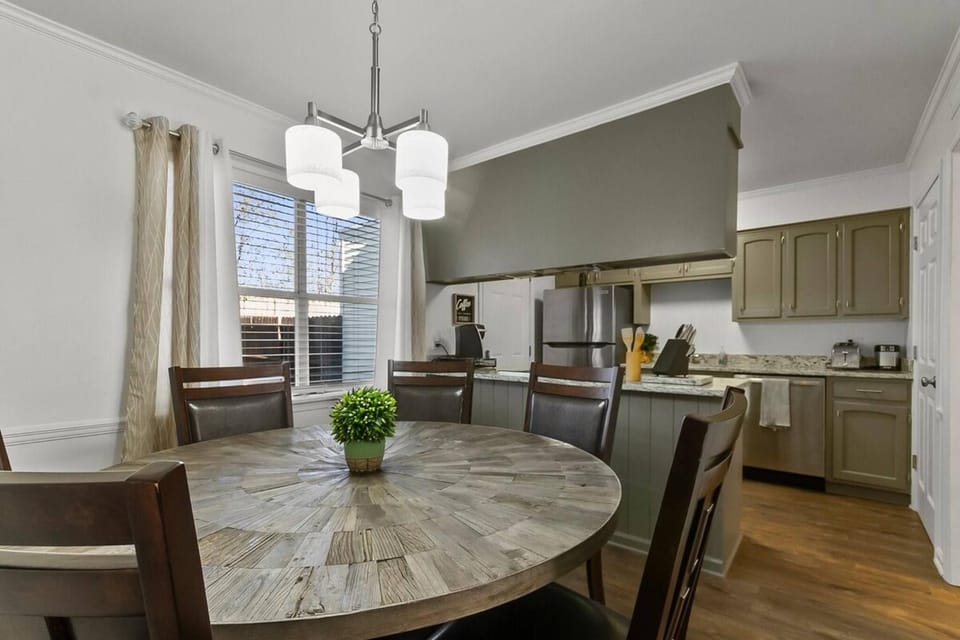 Dining area, kitchen