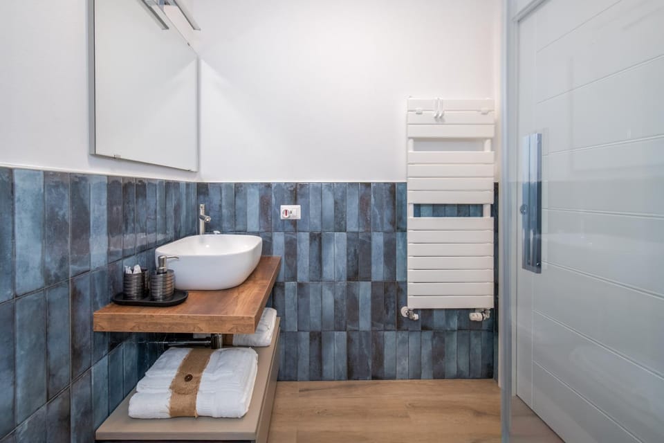 Bathroom, hair dryier, towels