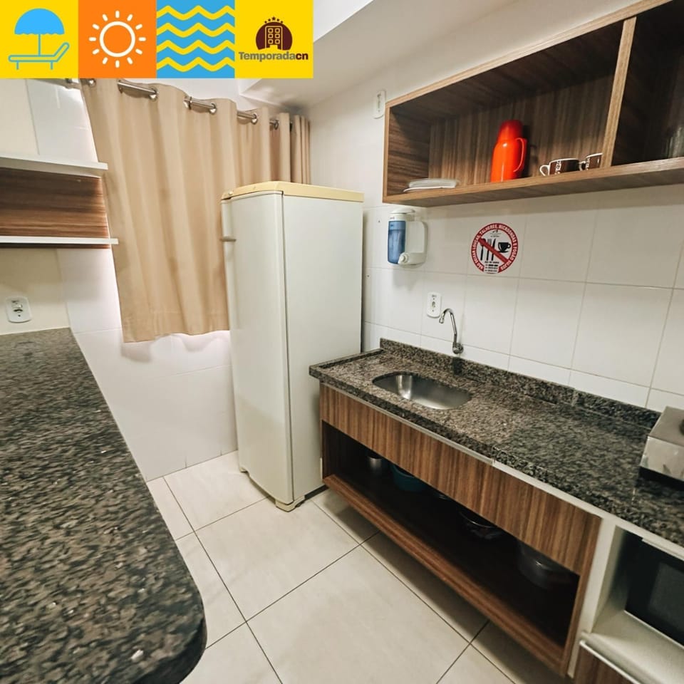 Kitchen or kitchenette, minibar, oven, stove