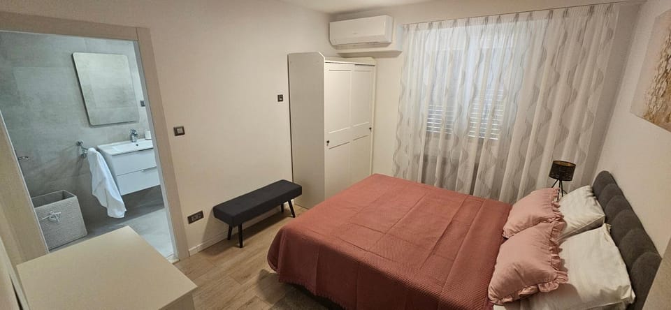 Bathroom, Photo of the whole room