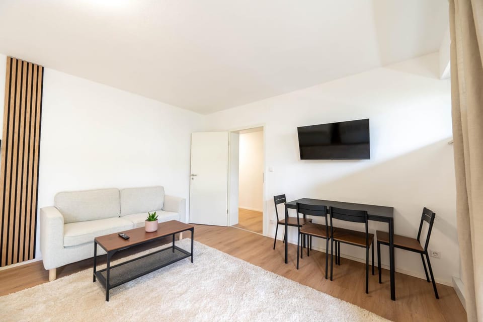 Communal lounge/ TV room, Bed, TV and multimedia, Living room, Photo of the whole room, Seating area, Evening entertainment, Bedroom
