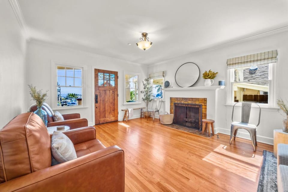 Living room, Seating area, fireplace