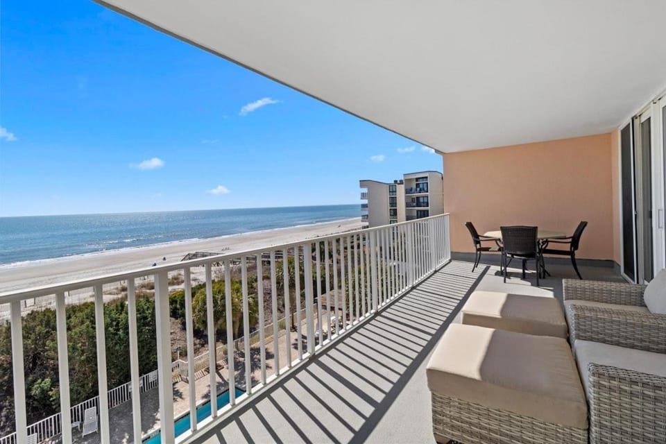 Beautiful Views 3 Bedroom 4th Floor Oceanfront House in South Carolina