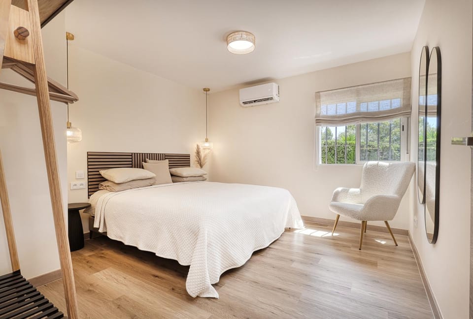 Bed, Bedroom