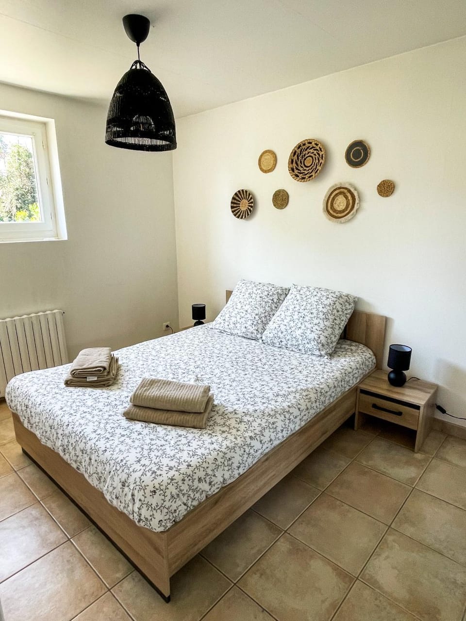 Photo of the whole room, Bedroom, towels