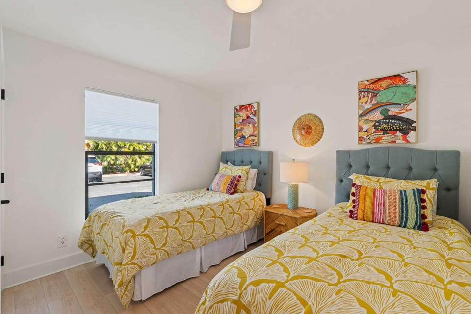 Exquisite Luxury First Floor Condo - Easy Walk to Amenities House in Naples