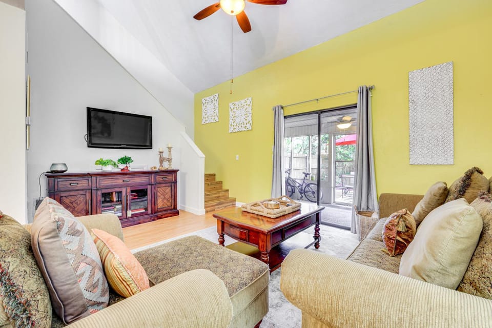 Walk to Beach: Gem w/ Fenced Yard in St Augustine House in Vilano Beach
