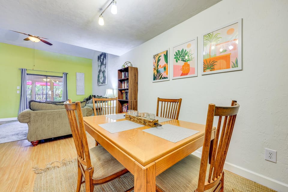 Walk to Beach: Gem w/ Fenced Yard in St Augustine House in Vilano Beach