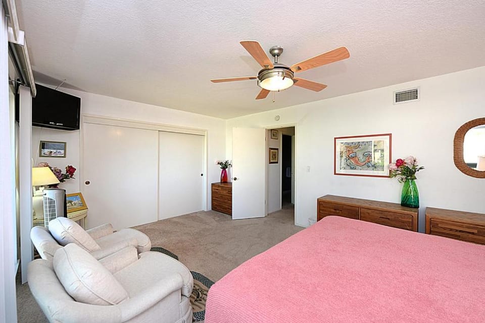 Bed, TV and multimedia, Bedroom