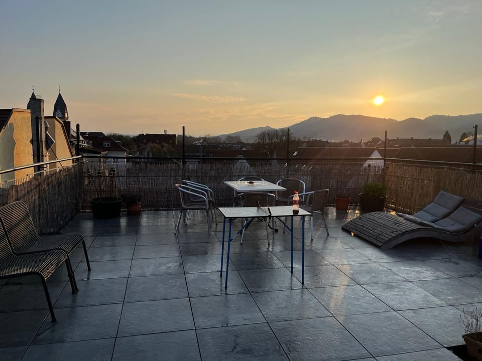 Natural landscape, View (from property/room), Balcony/Terrace, Dining area, Mountain view, Sunset