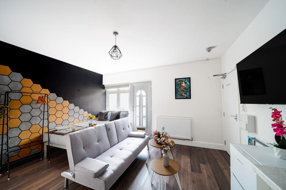 Open Mind Property - HotTub & 1 Double Bed Apartment in Bognor Regis