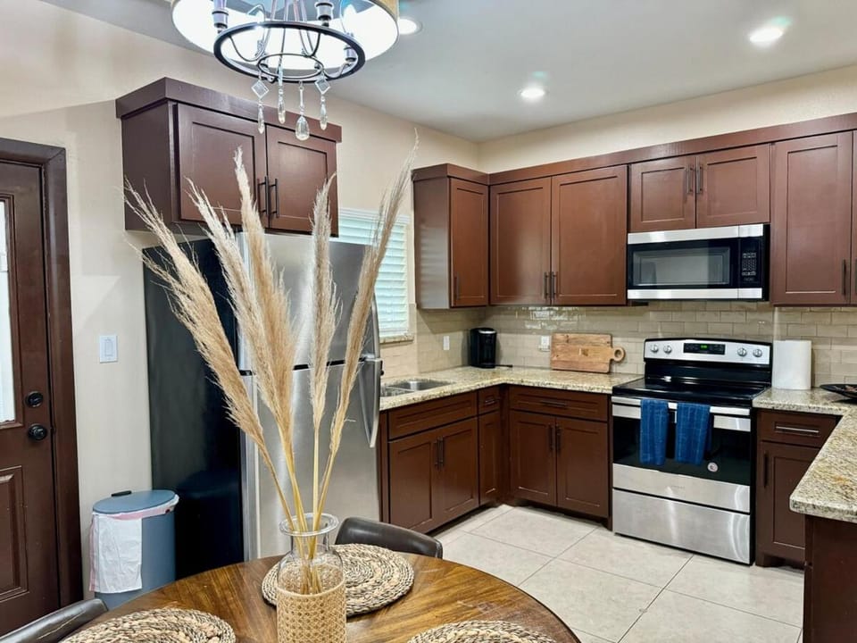 Modern & Cozy - 3 bed Apt with Prime Loc! Apartment in Pharr