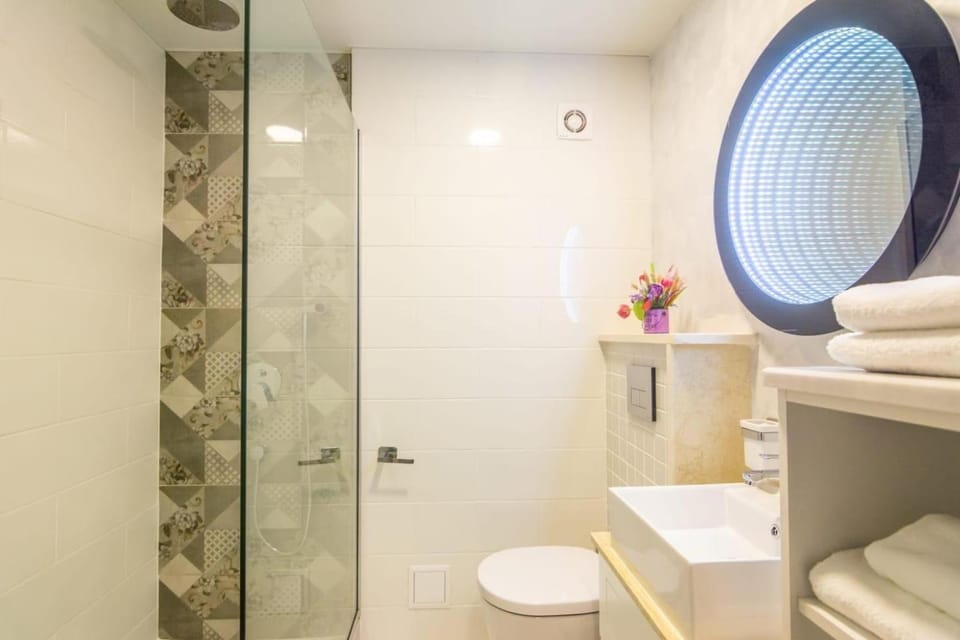 Shower, Bathroom, towels