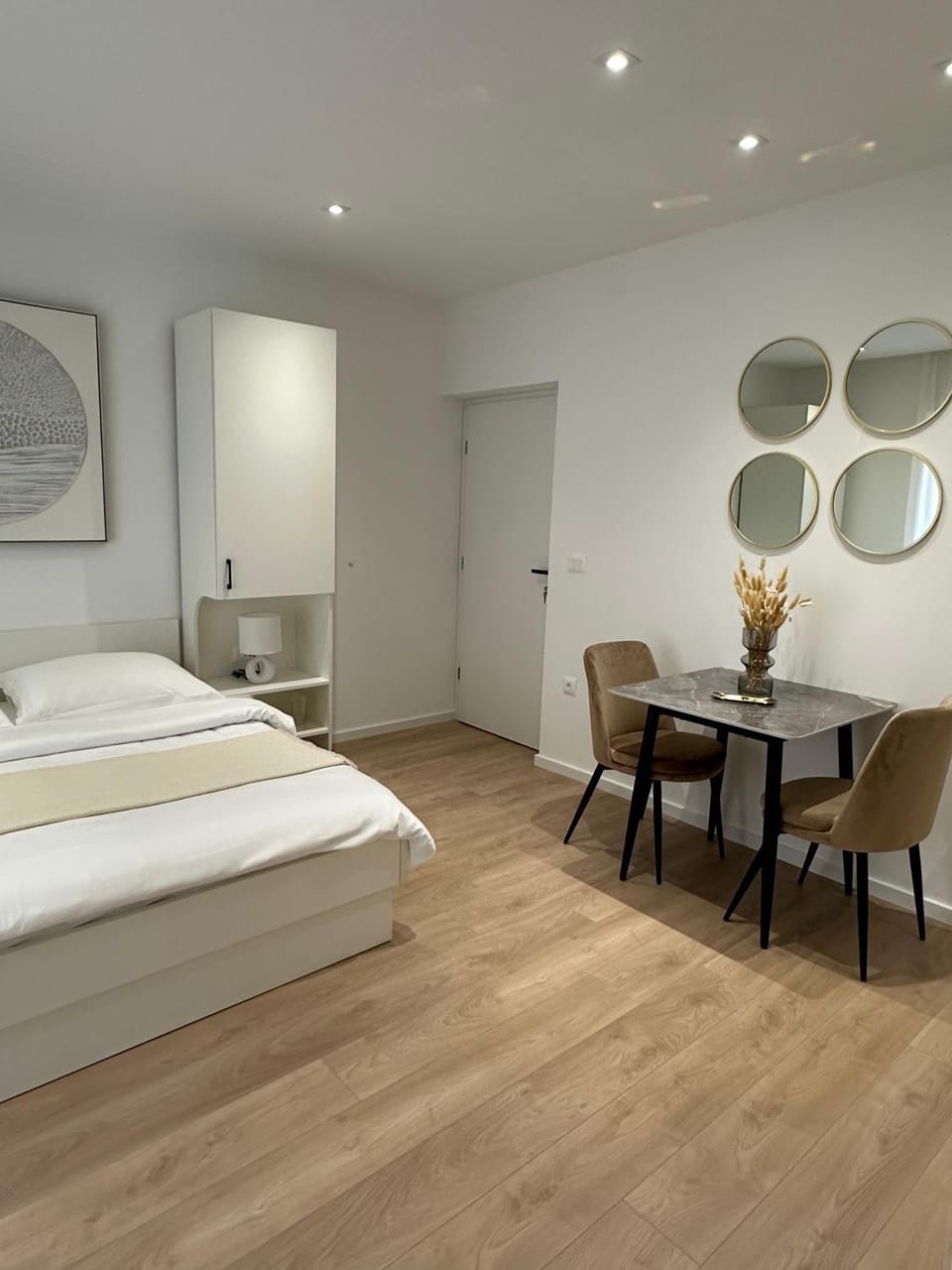 Bed, Seating area