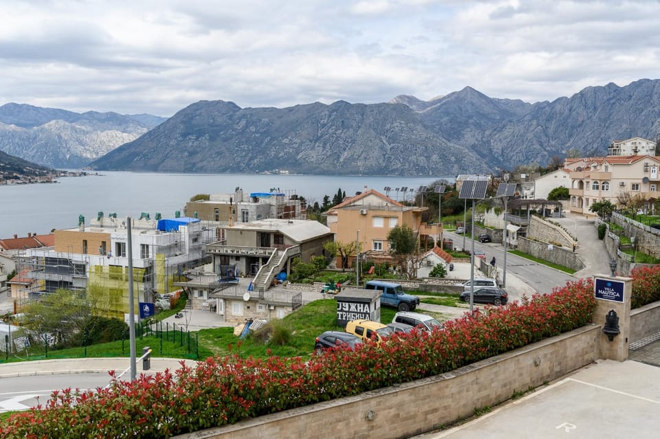 Day, Natural landscape, Mountain view, Sea view, Street view