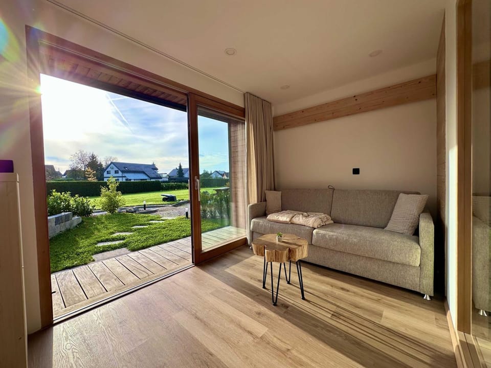 Day, Garden, Garden, View (from property/room), Balcony/Terrace, Balcony/Terrace, Living room, Seating area