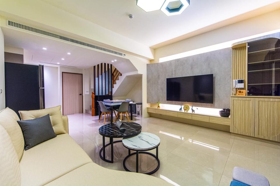 TV and multimedia, Living room, Evening entertainment