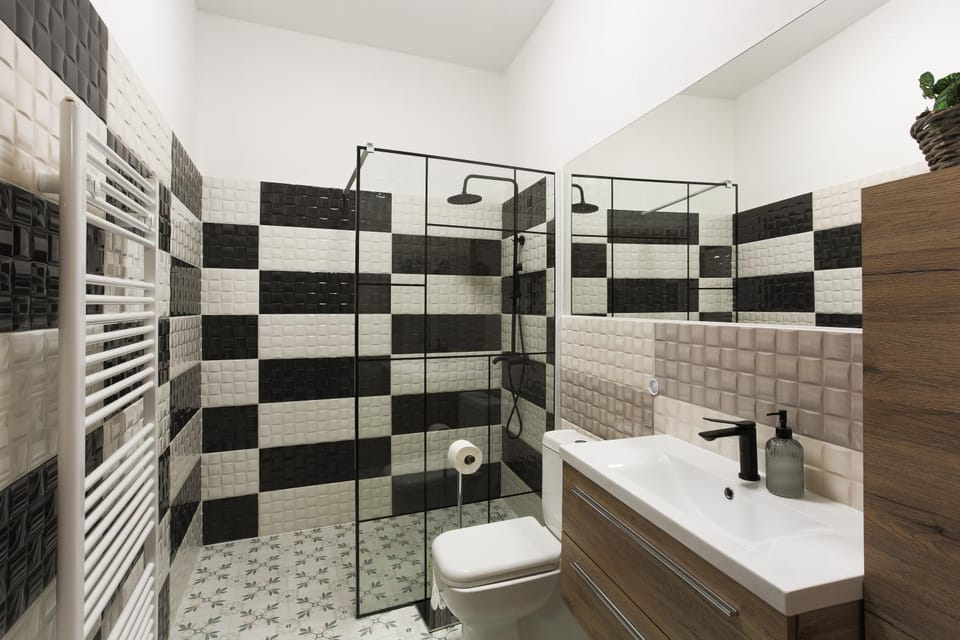 Shower, Toilet, Bathroom