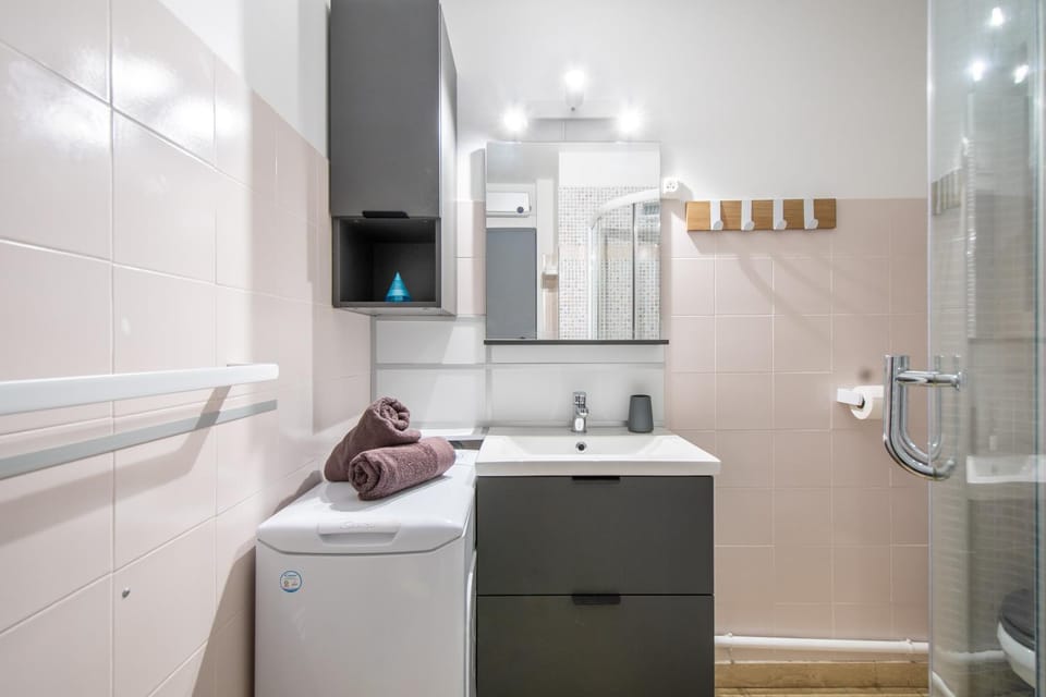Shower, Bathroom, washing machine