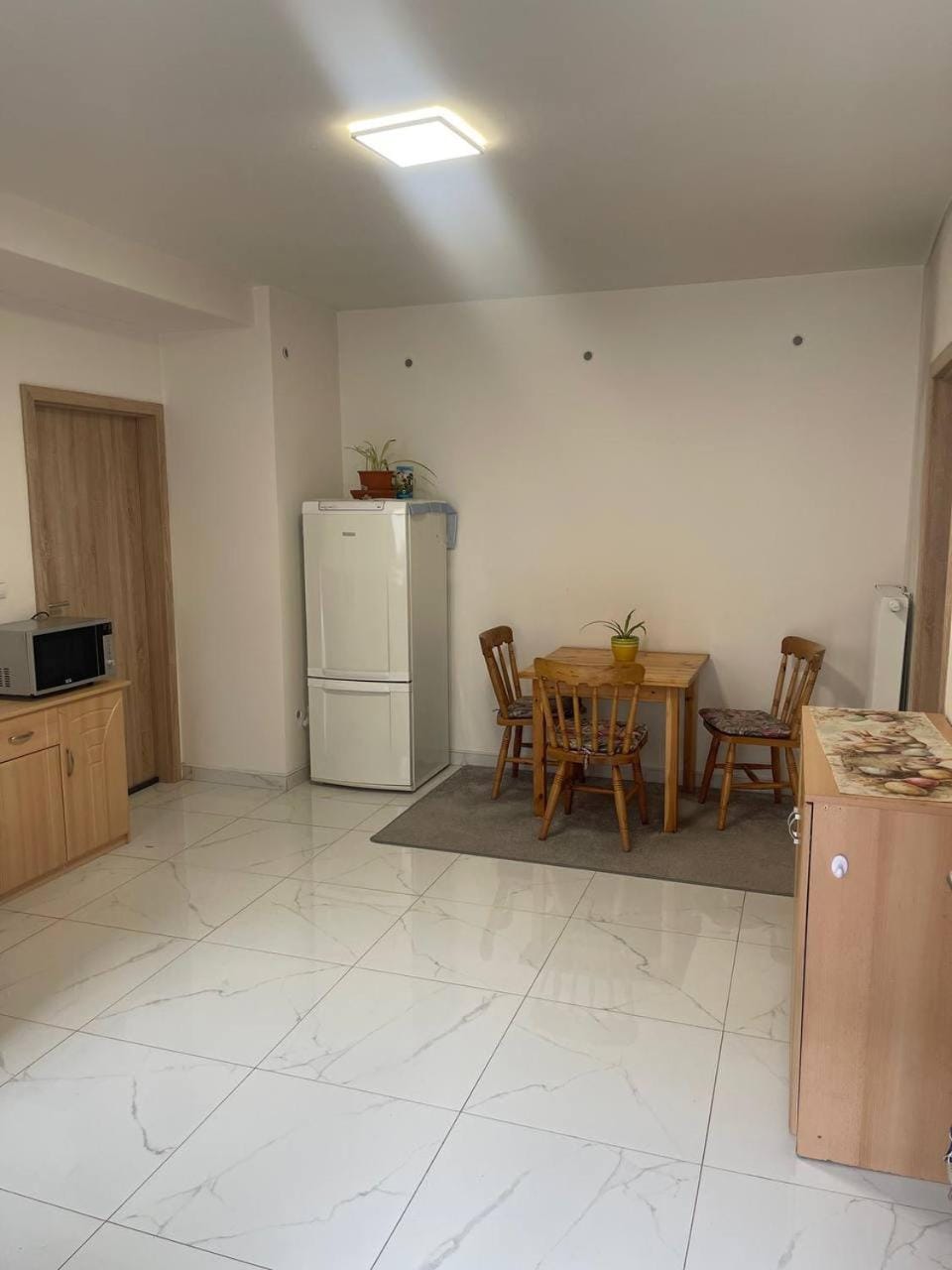 Kitchen or kitchenette, Living room, Seating area, Dining area