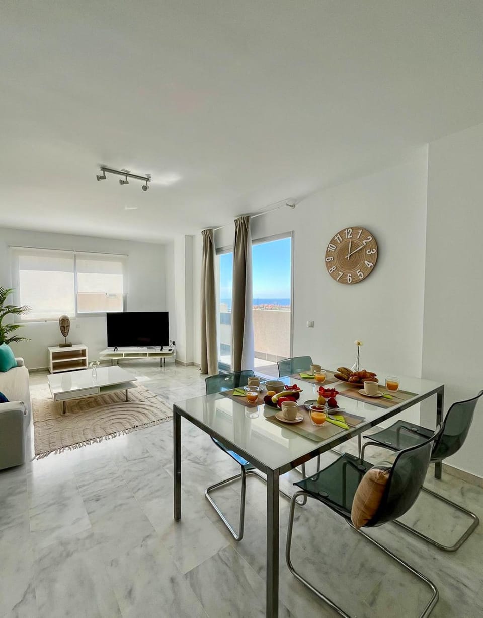 TV and multimedia, Kitchen or kitchenette, Food and drinks, Dining area