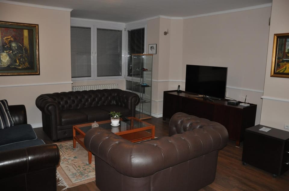Living room, Photo of the whole room