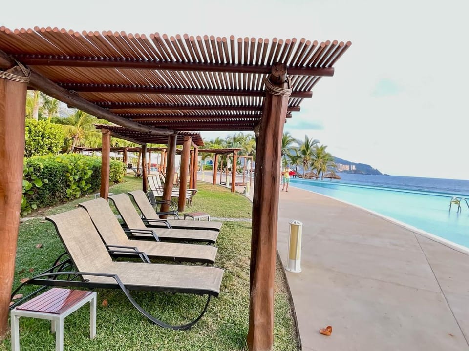 Bay View Grand Marina 3 bedrooms South Tower- 9th floor Apartment in Ixtapa Zihuatanejo