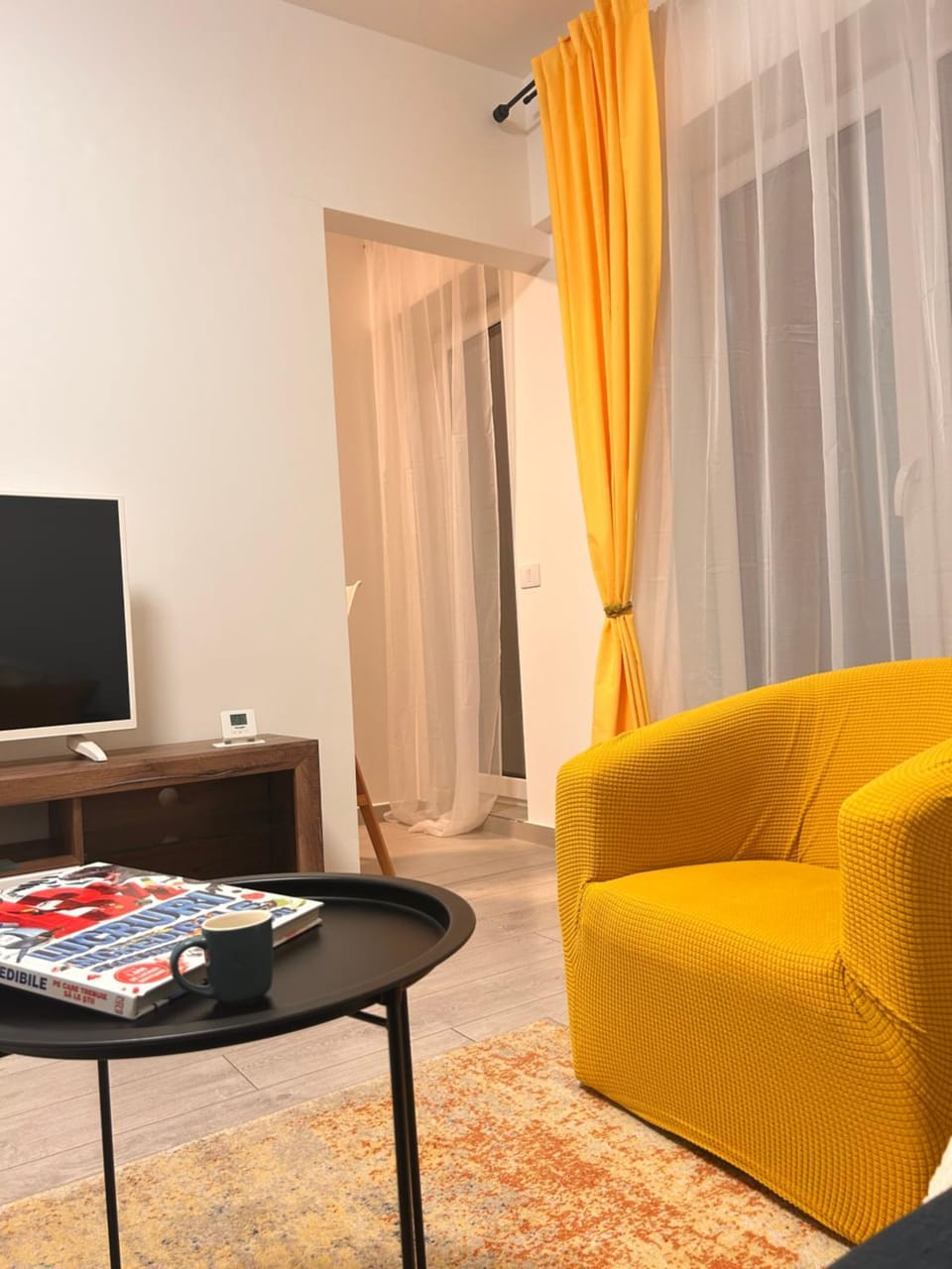 TV and multimedia, Living room, Seating area, Evening entertainment