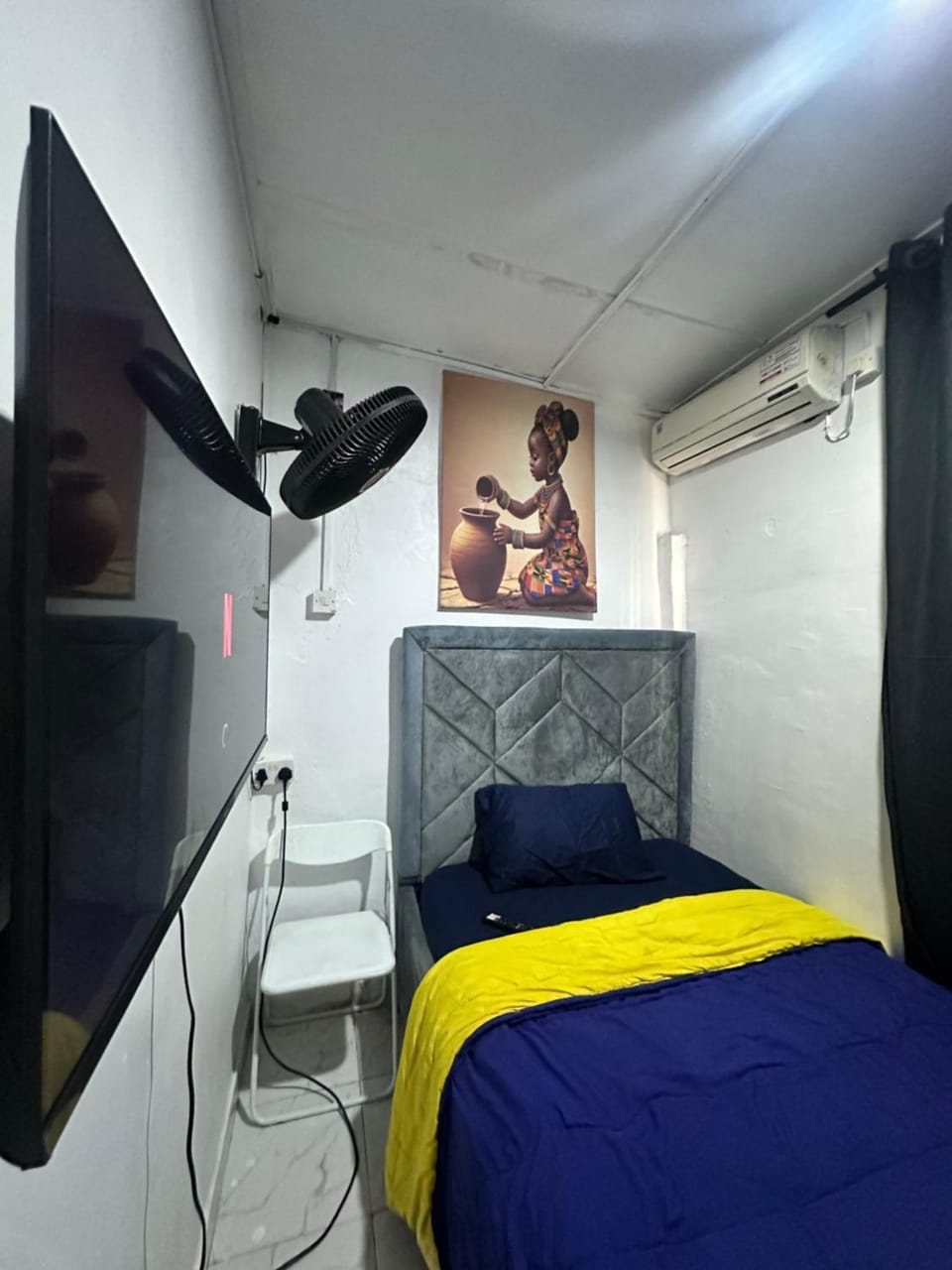 Mini Studio Room in ilasan lekki ikate, The Toilet is Shared, with Netflix Apartment in Lagos, Nigeria
