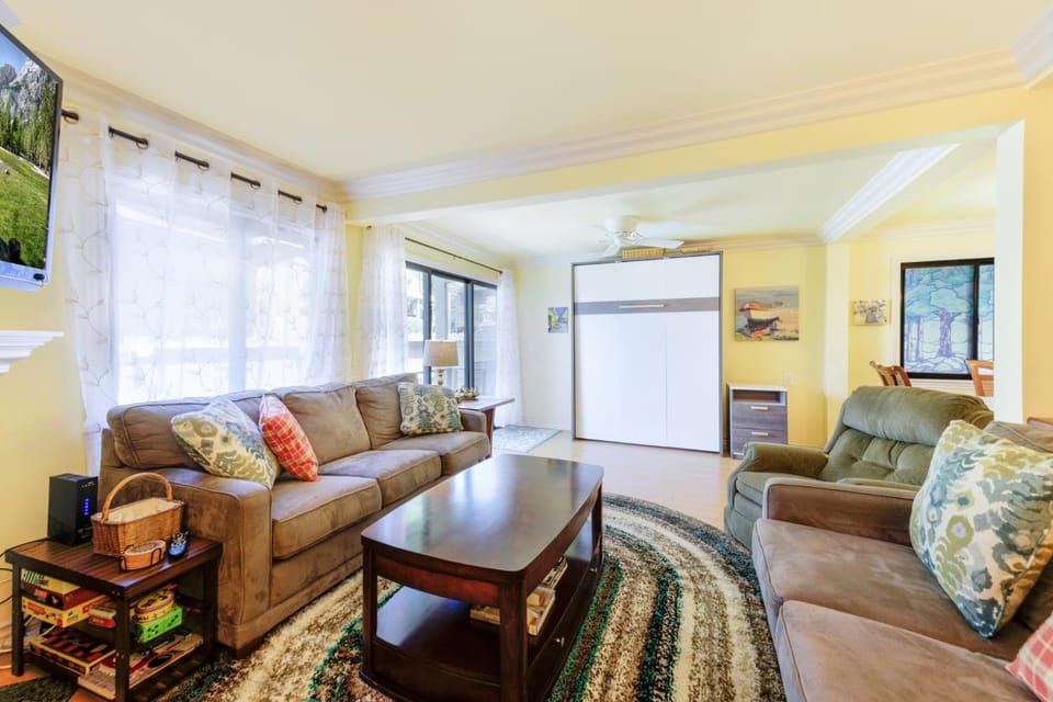 12CT 12 Canyon Terrace House in Avalon