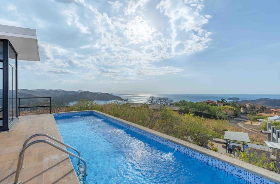 Casa Buena Vista with Incredible Ocean Views Villa in Coco