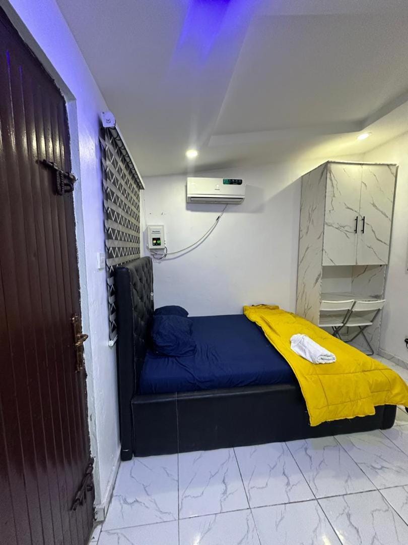 Serviced Self Contained Room At Aquaview estate Ogudu, 15 mins to the Airport Apartment in Lagos