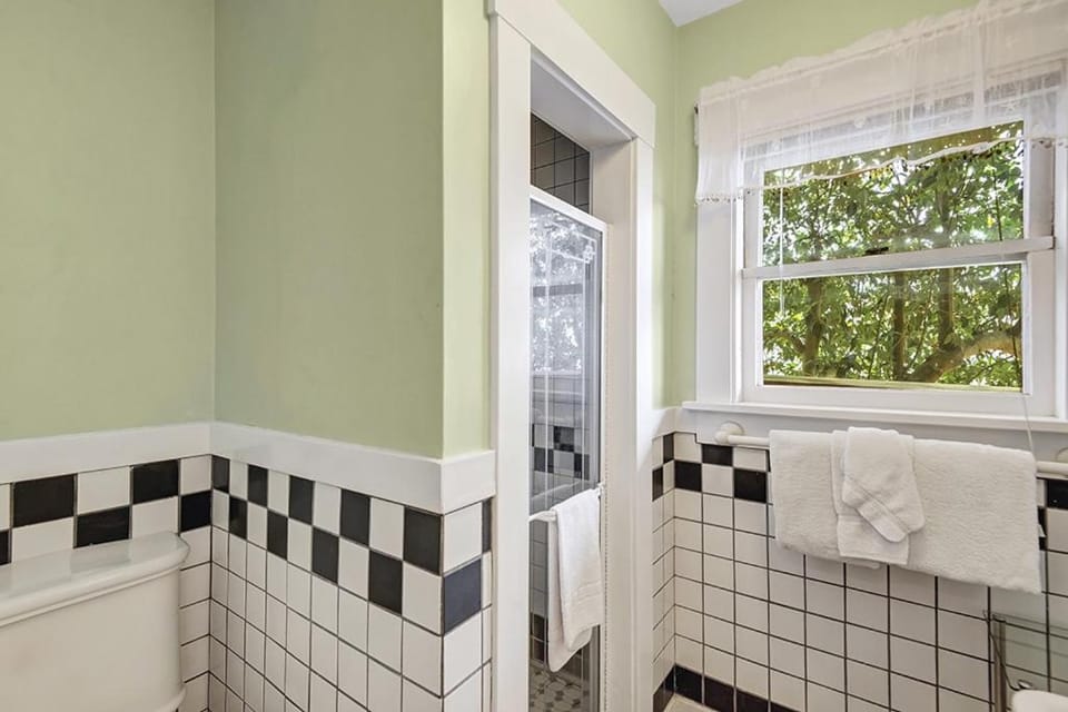 176MT Middle Terrace House in Avalon