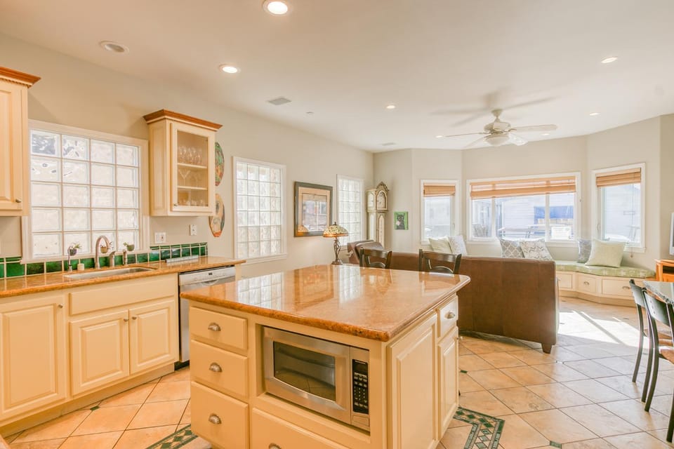203D 203 Descanso Ave. House in Avalon