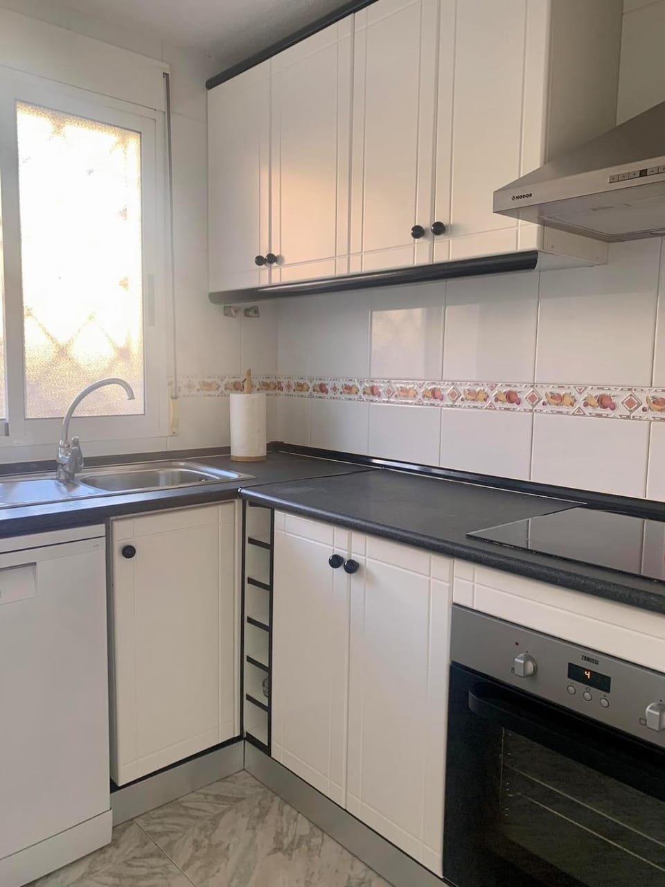 Kitchen or kitchenette, dishwasher, stove