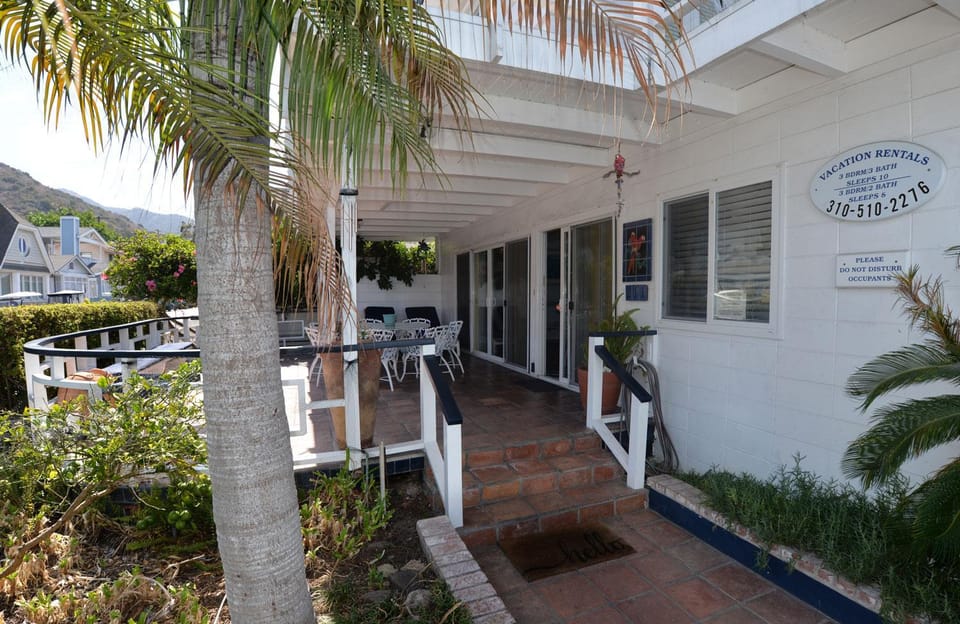 211CL 211 Claressa House in Avalon