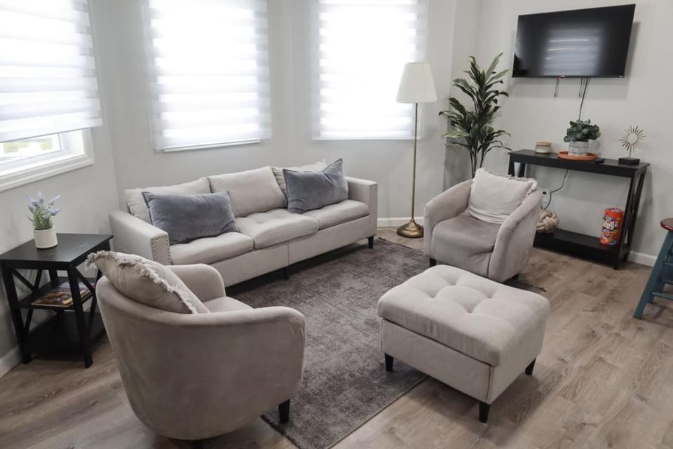 8BR 4BA Home Near NYC -Sleeps 16 House in Irvington