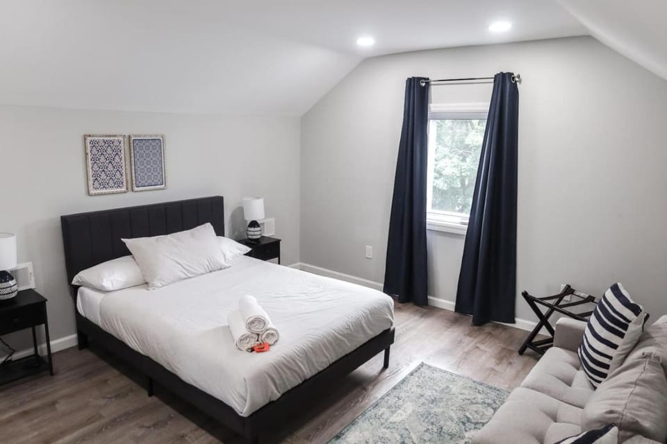 5Bed 2Bath Near NYC, Parking, Laundry Apartment in Irvington
